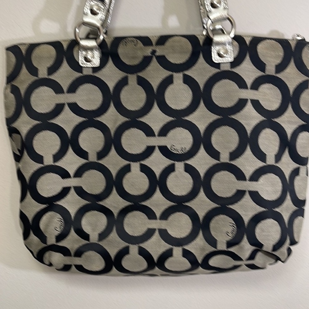 Lost in the 🔥 Coach Poppy Op Art Signature Tote - Picture 7 of 12